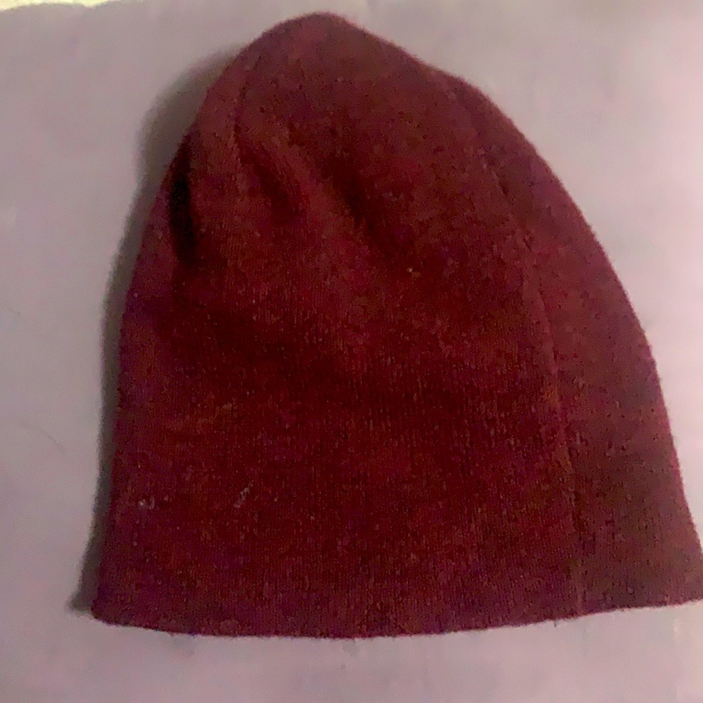A maroon hat